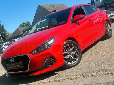 Gebraucht Hyundai i30 N Line 140 PS (102 kW) 2019 Engine red / sol Limousine