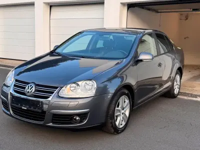 Gebraucht VW Jetta 122 PS (89 kW) 2008 Grau Limousine