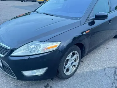 Usado Ford Mondeo 140 CV (102 kW) 2009 Negro Familiar