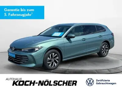 Gebraucht VW Passat Business 150 PS (110 kW) 2025 Grün Kombi
