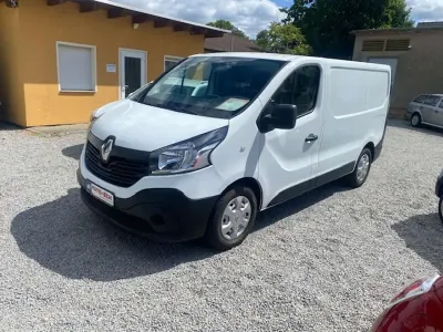 Gebraucht Renault Trafic Komfort 95 PS (69 kW) 2018 Gletscherweiss Van / Kleinbus