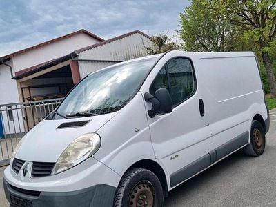 Second-hand Renault Trafic 120 CP (88 kW) 2014 Albastru Monovolum