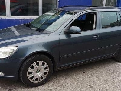 Gebraucht Skoda Octavia 105 PS (77 kW) 2010 Grau Kombi