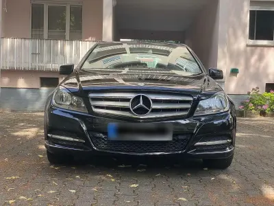 Gebraucht Mercedes C180 156 PS (114 kW) 2011 Schwarz Limousine