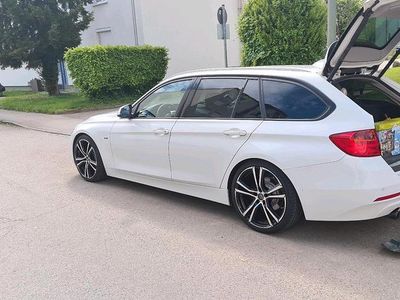 Weiß Gebraucht 2014 BMW 320 Sport Line Kombi | 8.700 € (Fairer Preis)