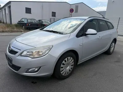 Gebraucht Opel Astra Selection 95 PS (69 kW) 2011 Argon silber/ice silver (m2) Kombi