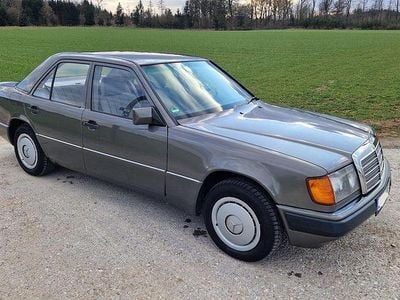 Gebraucht Mercedes E260 160 PS (117 kW) 1989 Grau Limousine