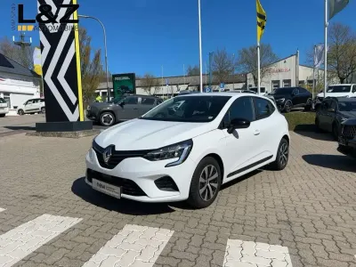 Gebraucht Renault Clio Equilibre 91 PS (66 kW) 2023 Arktis weiß Kleinwagen