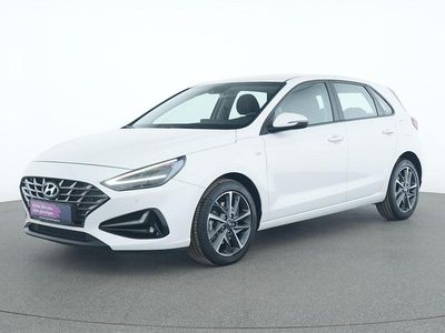 Gebraucht Hyundai i30 160 PS (117 kW) 2023 Atlas white Limousine