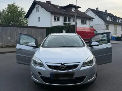 Gebraucht Opel Astra 90 PS (66 kW) 2011 Silber Kombi