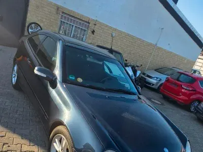 Gebraucht Mercedes C180 143 PS (105 kW) 2003 Schwarz Coupé
