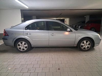 Silber Gebraucht 2007 Ford Mondeo Limousine | 3.000 €