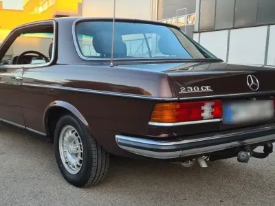 Gebraucht Mercedes 230 136 PS (100 kW) 1983 Braun Coupé