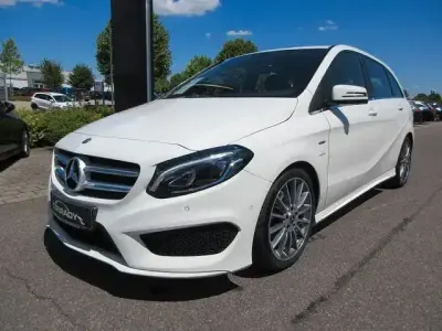 Gebraucht Mercedes B180 AMG 122 PS (89 kW) 2019 Weiß Kleinwagen