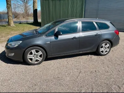 Używany Opel Astra 110 KM (80 kW) 2012 Szary Kombi