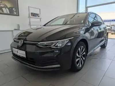 Gebraucht VW Golf VIII Active 131 PS (96 kW) 2022 Grau Limousine
