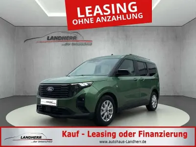 Gebraucht Ford Tourneo Courier Titanium 125 PS (91 kW) 2025 Bursting green Van / Kleinbus