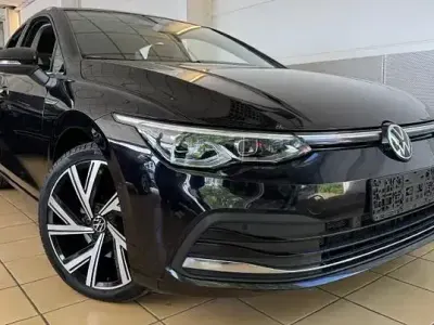 Używany VW Golf VIII Highline 190 KM (139 kW) 2022 Czarny Sedan/Limuzyna