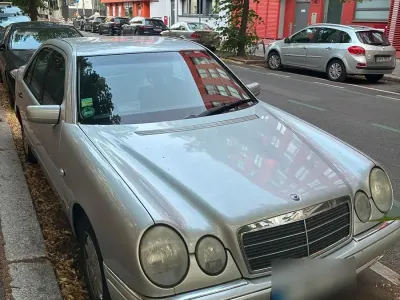 Gebraucht Mercedes E200 Elegance 136 PS (100 kW) 1999 Silber Limousine
