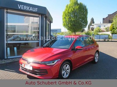 Gebraucht VW Golf VIII Life 116 PS (85 kW) 2024 Rot Limousine