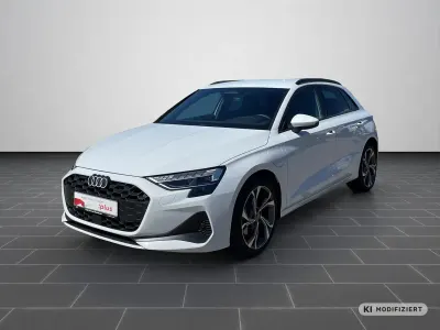 Gebraucht Audi A3 Sportback e-tron Ambiente 204 PS (150 kW) 2025 Gletscherweiß metallic (metallic) Kleinwagen