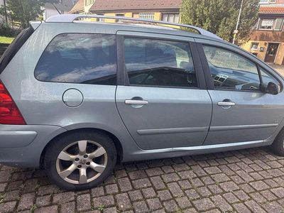 Grau Gebraucht 2005 Peugeot 307 Kombi | 2.200 € (Etwas zu teuer)