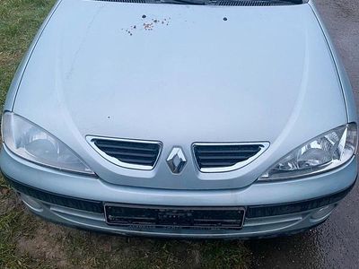 Gebraucht Renault Mégane 107 PS (78 kW) 2000 Silber Limousine