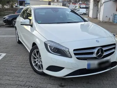 Gebraucht Mercedes A180 122 PS (89 kW) 2013 Weiß Limousine
