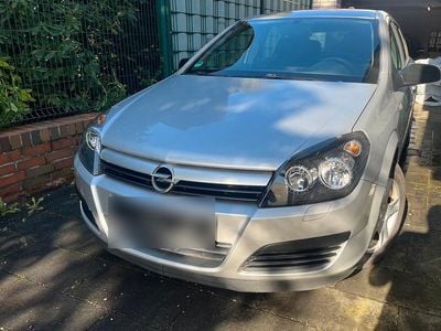 Second-hand Opel Astra 90 CP (66 kW) 2004 Argintiu Berlinǎ