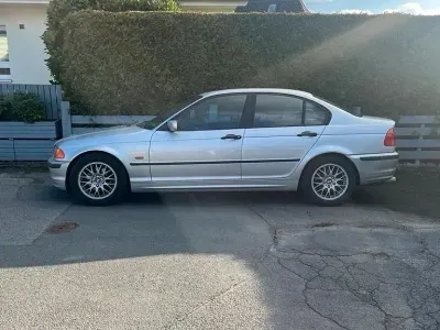 Gebraucht BMW 318 Basis 118 PS (86 kW) 1998 Silber Limousine