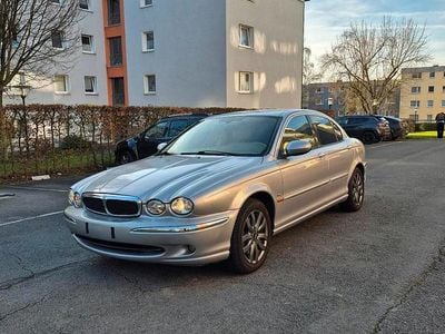Silber Gebraucht 2004 Jaguar X-type Limousine | 3.800 €