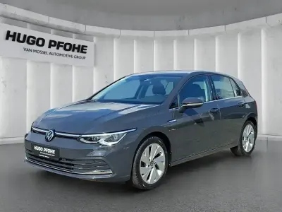 Gebraucht VW Golf VIII Style 150 PS (110 kW) 2022 Grau Limousine