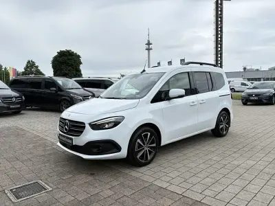 Gebraucht Mercedes T180 Progressive 131 PS (96 kW) 2023 Arktikweiß Van / Kleinbus