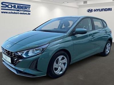 Neu Hyundai i20 Select 100 PS (73 kW) 2025 Grün Limousine