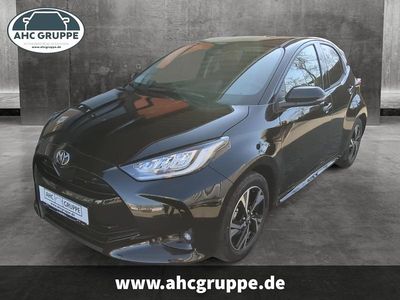 Neu Toyota Yaris Hybrid Connect Style 117 PS (86 kW) 2025 Schwarz Kleinwagen