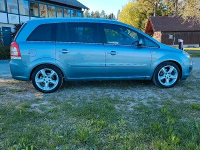 Gebraucht Opel Zafira Innovation 150 PS (110 kW) 2010 Grau Van / Kleinbus