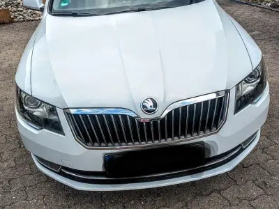 Gebraucht Skoda Superb Exclusive 140 PS (102 kW) 2015 Weiß Kombi