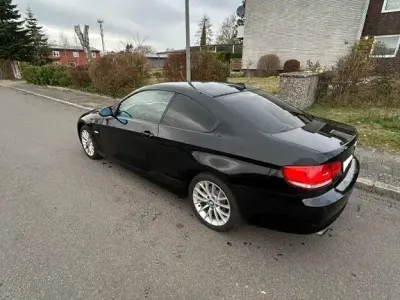 Gebraucht BMW 320 Cabriolet 170 PS (125 kW) 2009 Schwarz Cabrio