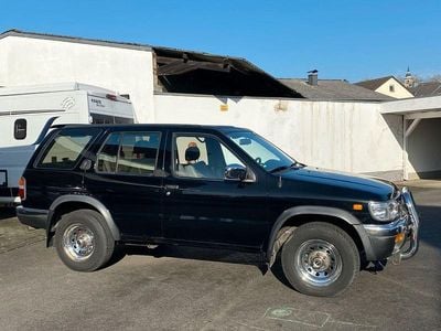 Used Nissan Pathfinder 150 HP (110 kW) 1998 Black SUV