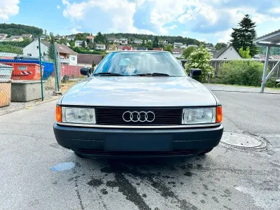 Używany Audi 80 90 KM (66 kW) 1987 Srebrny Sedan/Limuzyna