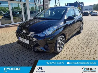 Gebraucht Hyundai i10 Trend 79 PS (58 kW) 2024 Schwarz Kleinwagen