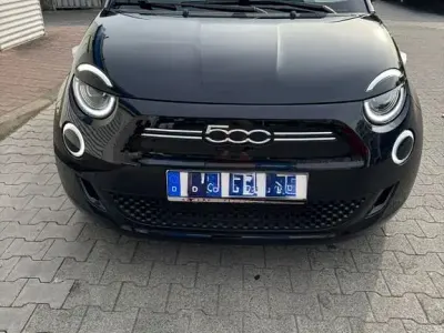 Gebraucht Fiat 500e La Prima 86 kW (118 PS) 2022 Schwarz Limousine