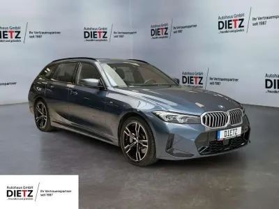 Gebraucht BMW 330 M Sport 245 PS (180 kW) 2025 Arctic race blue Kombi