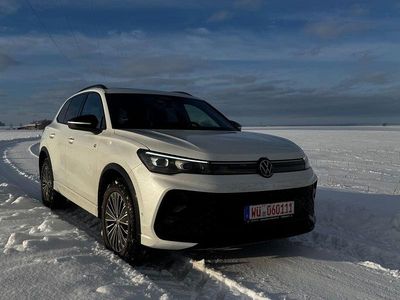 Weiß Gebraucht 2024 VW Tiguan R-line SUV | 46.990 € (Fairer Preis)