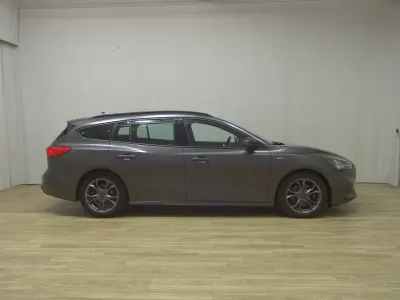 Usado Ford Focus ST-Line 150 HP (110 kW) 2020 Cinzento Sedan