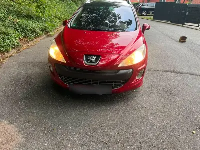 Gebraucht Peugeot 308 112 PS (82 kW) 2011 Rot Kombi
