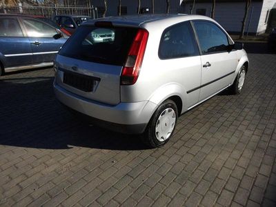 Gebraucht Ford Fiesta 69 PS (50 kW) 2005 Silber Kleinwagen