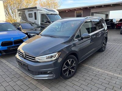 Gebraucht VW Touran Highline 150 PS (110 kW) 2023 Grau Van / Kleinbus
