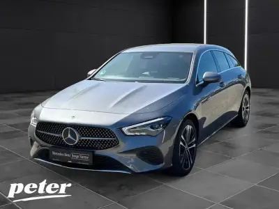 Gebraucht Mercedes CLA200 Shooting Brake Progressive 163 PS (119 kW) 2025 Metalliclack mountaingrau Kombi