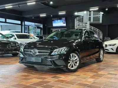 Gebraucht Mercedes C300 Avantgarde 258 PS (189 kW) 2020 Schwarz Limousine